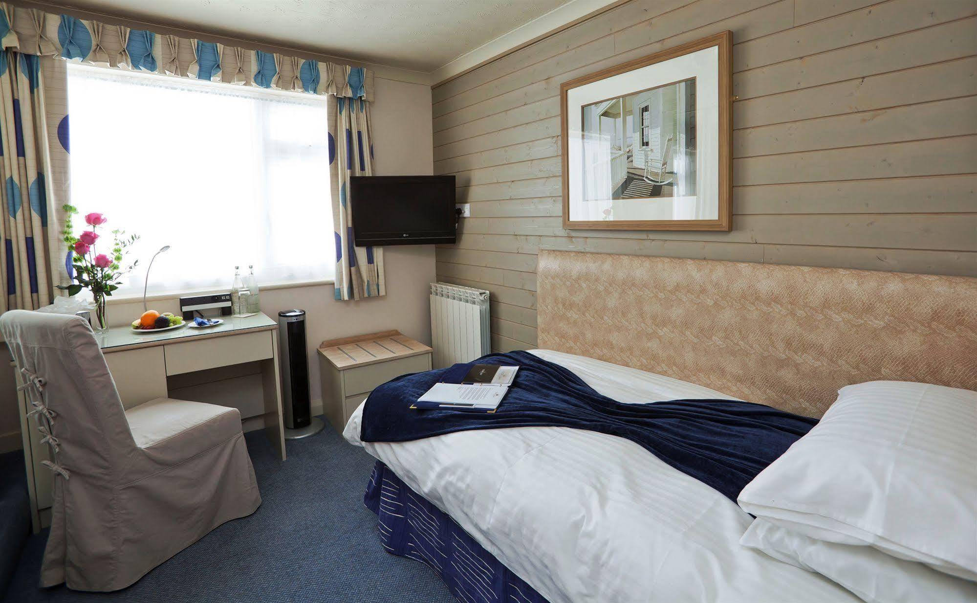 Cobo Bay Hotel Castel Room photo