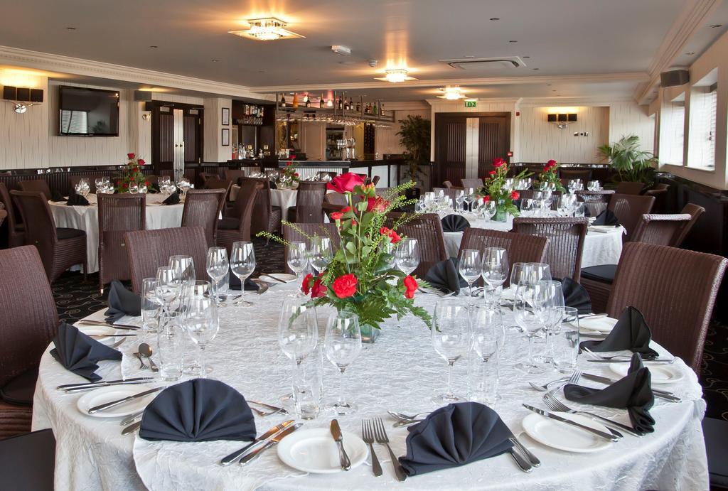 Cobo Bay Hotel Castel Facilities photo