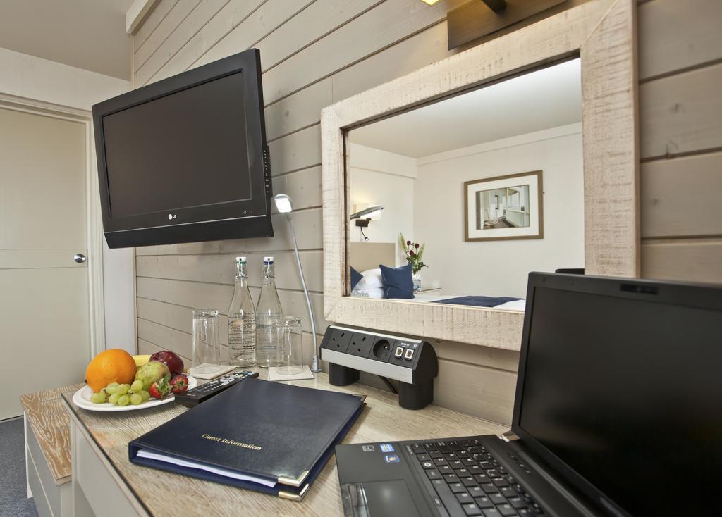 Cobo Bay Hotel Castel Room photo