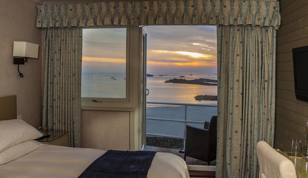 Cobo Bay Hotel Castel Room photo