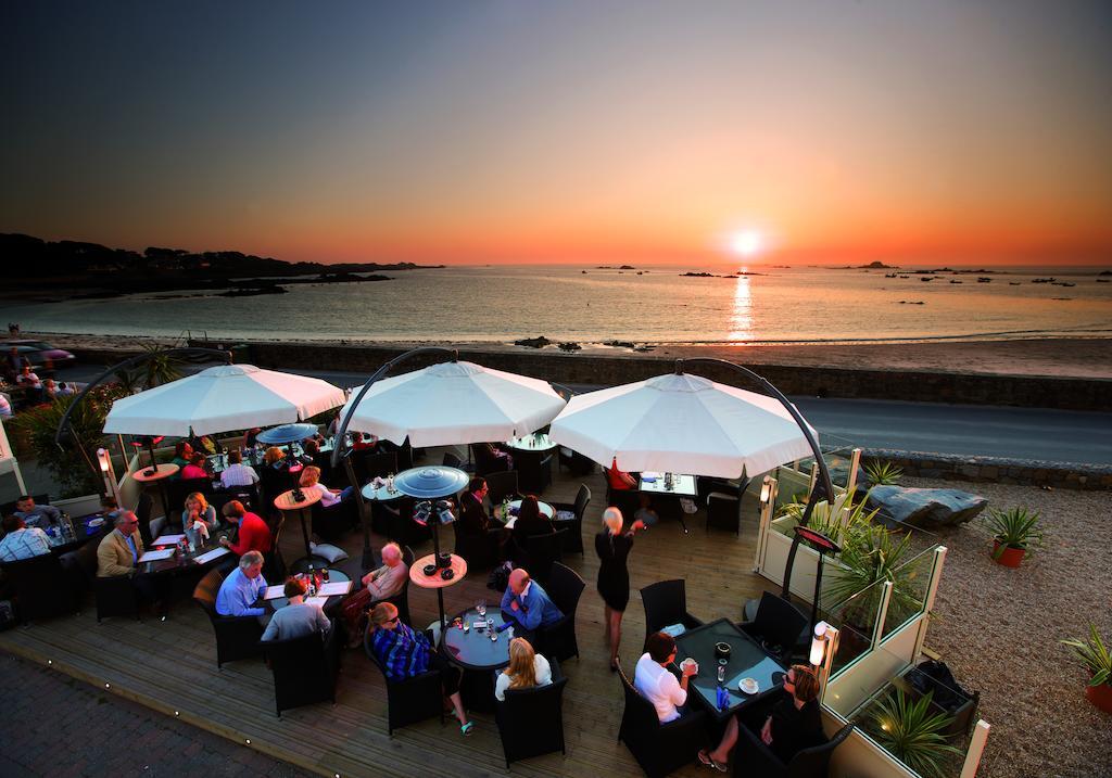 Cobo Bay Hotel Castel Facilities photo